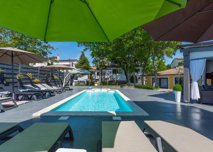 Holiday House In Porec With Balcony, Air Conditioning, Wifi, Washing Machine