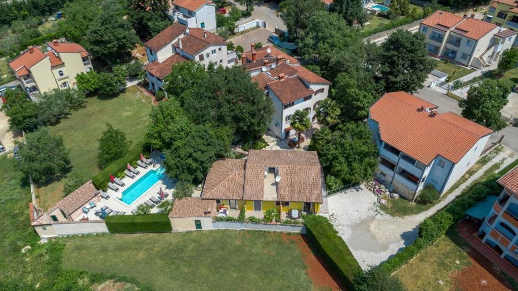 House In With Balcony, Air Conditioning, Wifi, Washing Machine Ferienhaus