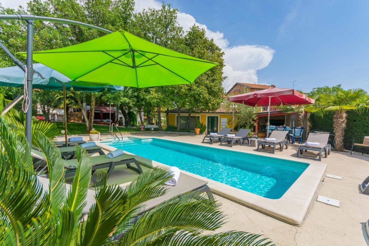 Ferienhaus House In With Balcony, Air Conditioning, Wifi, Washing Machine Poreč