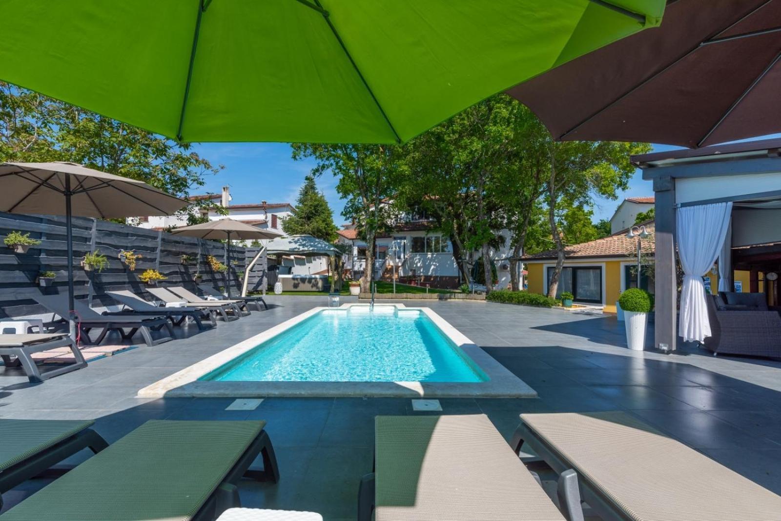 Ferienhaus House In With Balcony, Air Conditioning, Wifi, Washing Machine Poreč