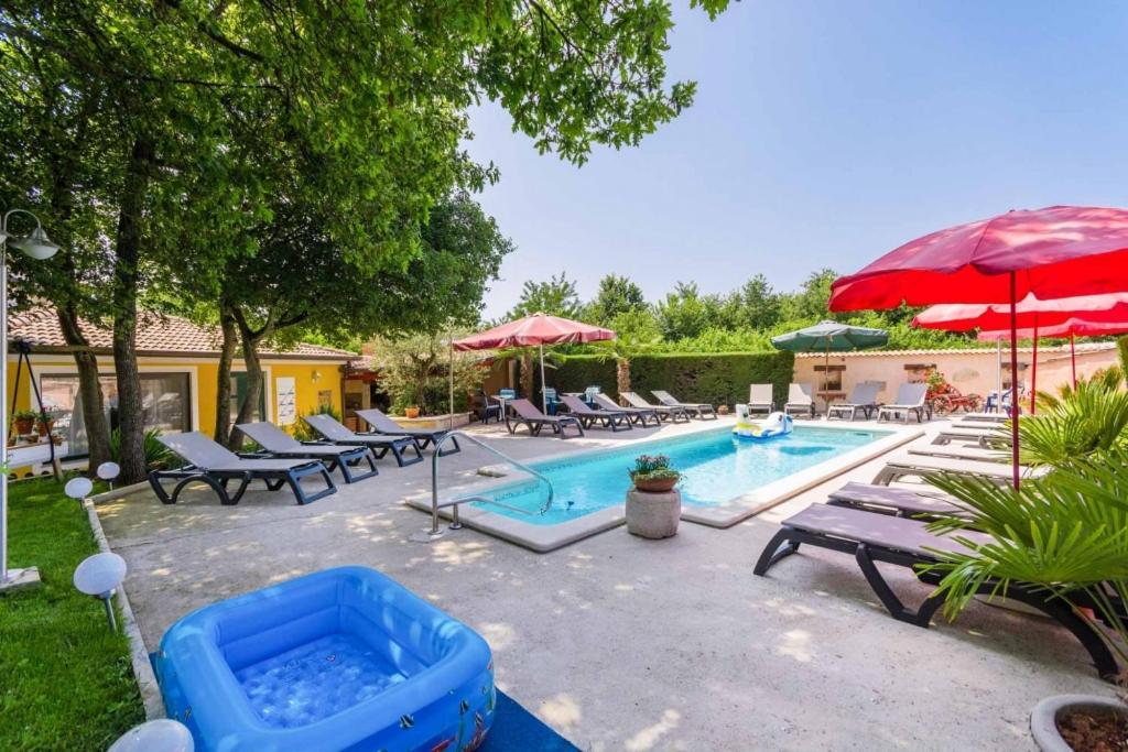 House In With Balcony, Air Conditioning, Wifi, Washing Machine Porec